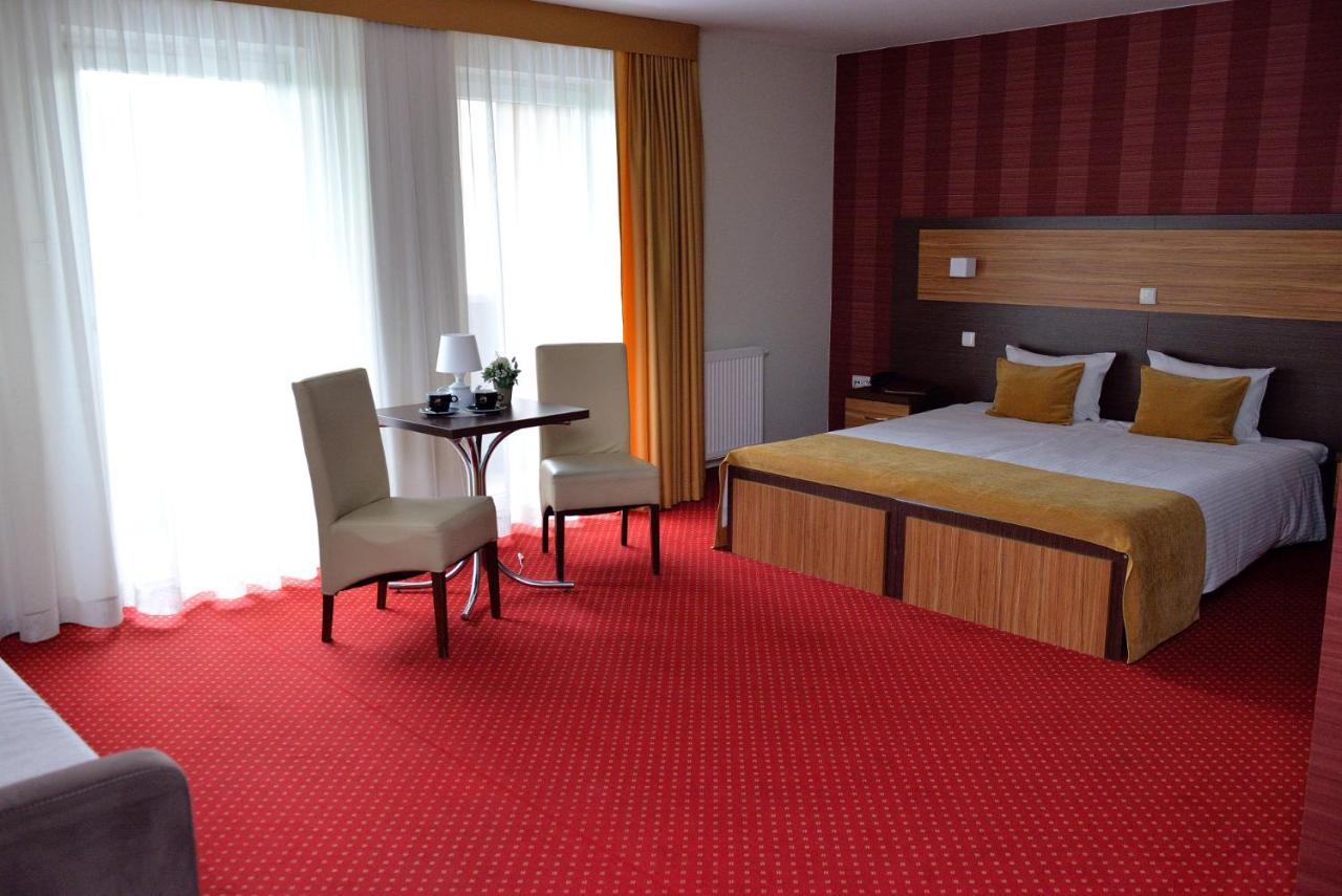 Quest Hotel - Dawniej Hotel Planeta บิเชสโก ภายนอก รูปภาพ