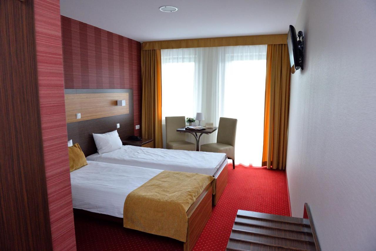Quest Hotel - Dawniej Hotel Planeta บิเชสโก ภายนอก รูปภาพ
